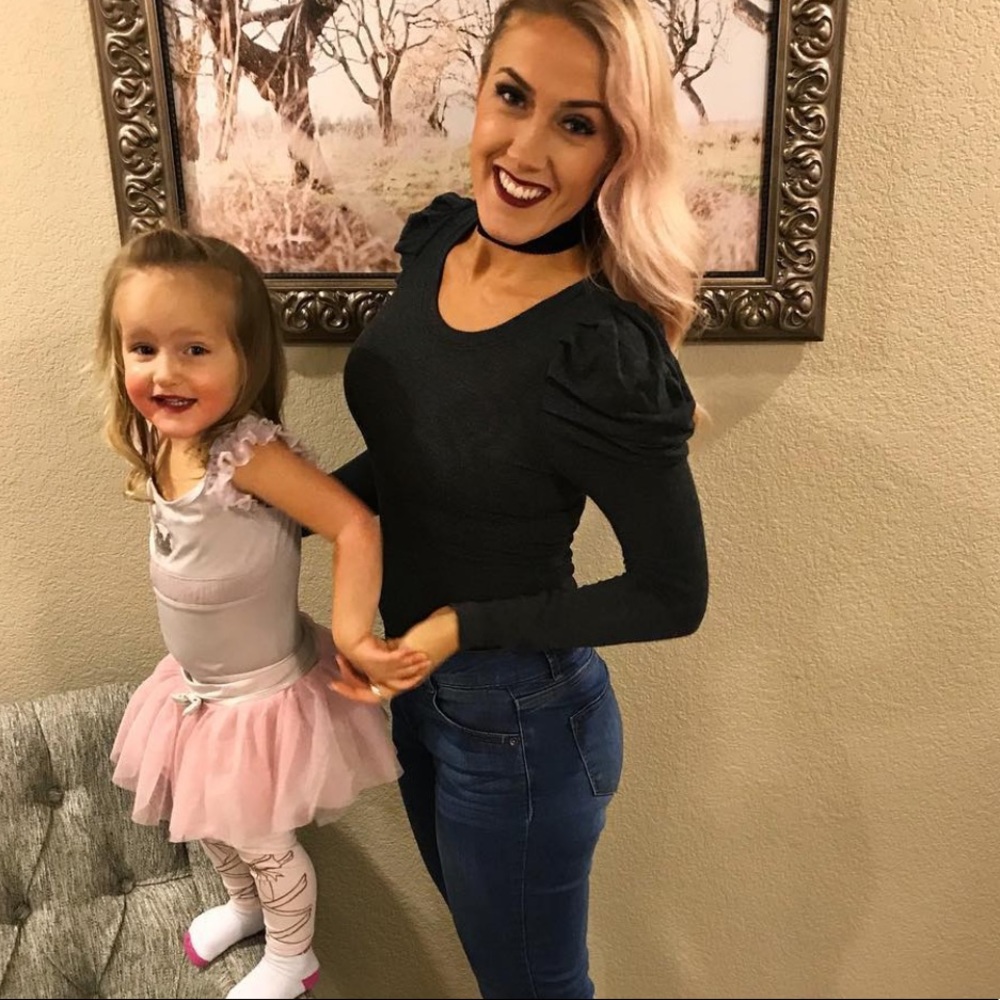 Long Sleeve Puffy Shoulder shirt